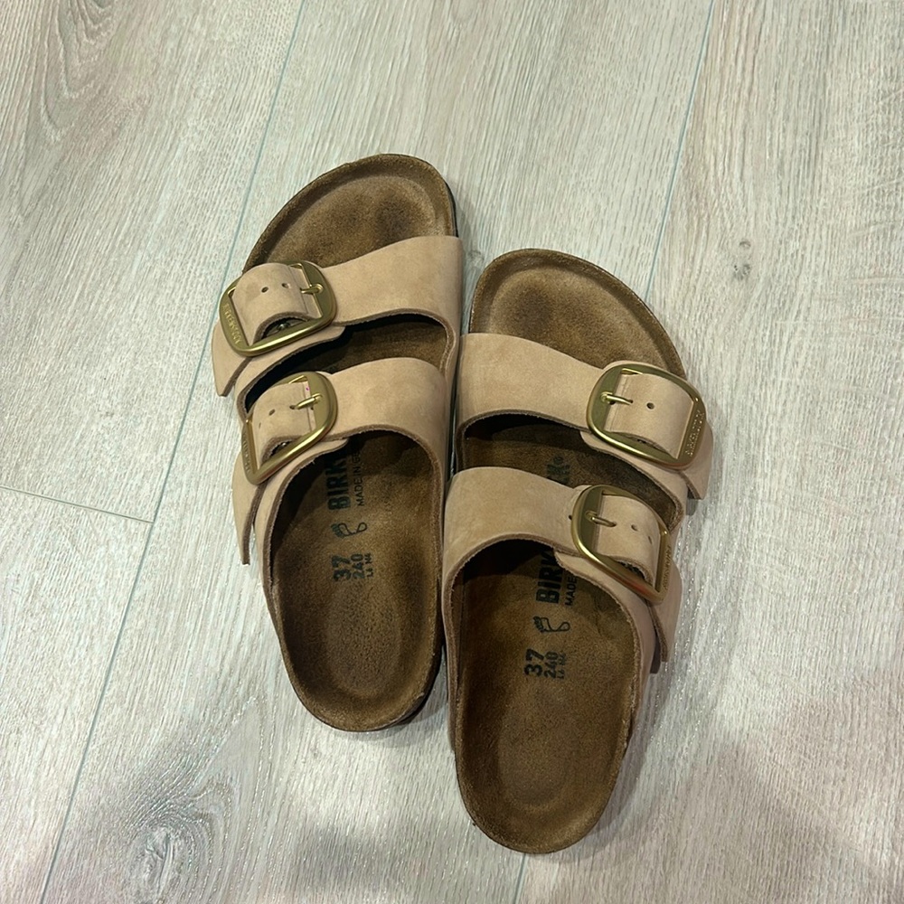 Birkenstock Women’s Sandal, Beige with Gold Buckels size 37